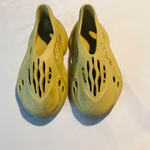 Adidas Yeezy - Picture 4 of 11